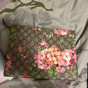 Gucci bloom’s toiletry
